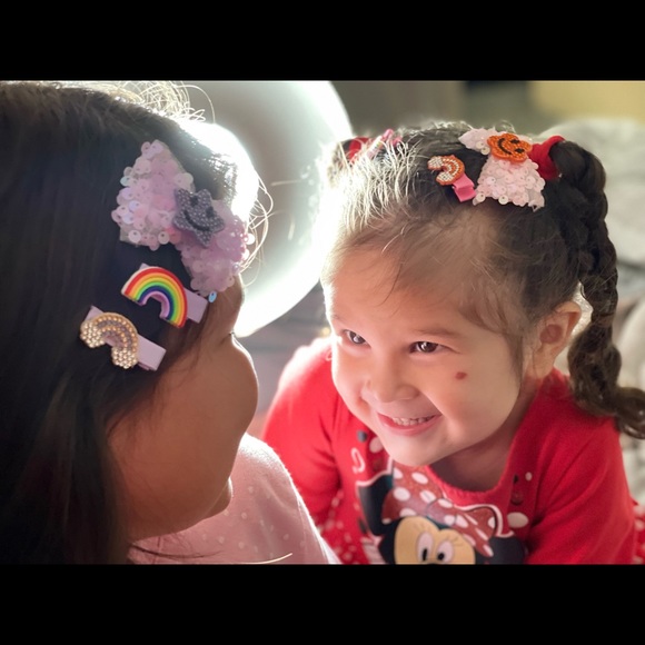 5/$20 Hair clips - Picture 6 of 6